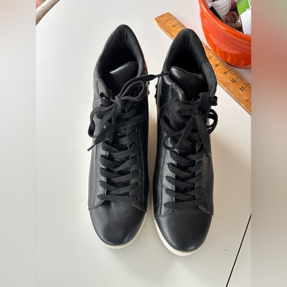 Steve Madden “Brix” - Size 10